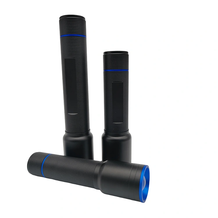 Lanterna de alta potência alimentada